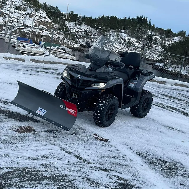 ATV med snøskuffe